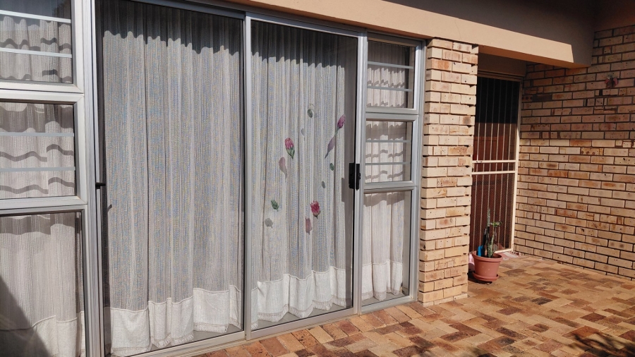 2 Bedroom Property for Sale in Kiepersol Free State